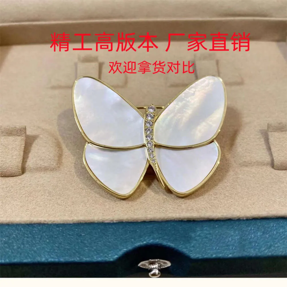 Desginer clover High Version Evening Boat with the Same Butterfly Brooch Breaking Cocoon Into a Butterfly White Fritillaria Pin Temperament Live Broadcast