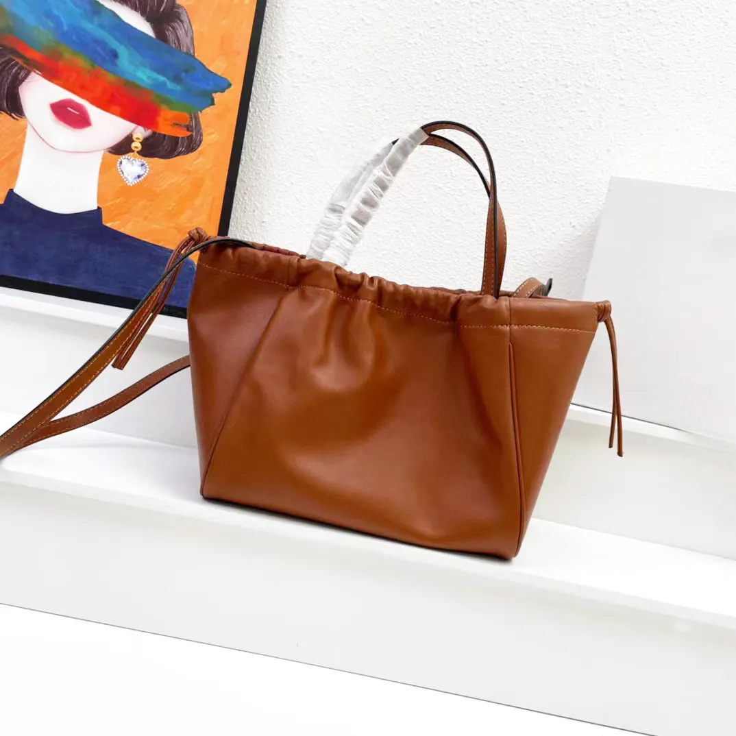 Lady Luxury Handbag Drawstring Tote Bag Women Designer Ce Classic Big Logo T-Shaped Shoulder Fashion Bags Brown Women Purse Soft Leather High Qualty 22Cm