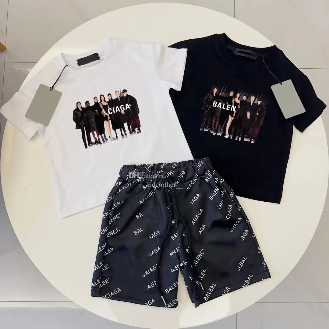 ensembles Kid designer t-shirt vêtements pour enfants été deux pièces ensemble été Shorts à manches courtes 18 styles blanc et noir avec des lettres taille 90-150