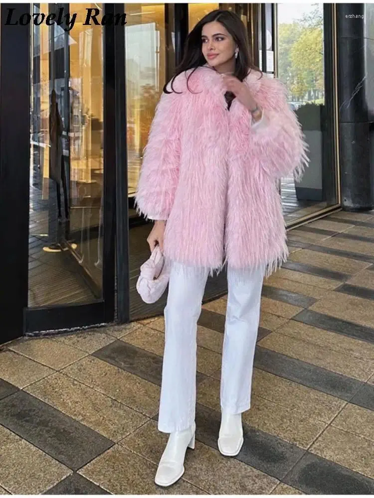 Женская меховая элегантная женская розовая искусственная куртка 2023, зимняя милая плюшевая куртка-кардиган, модные пушистые повседневные оверсайз-осенние женские уличные одежды