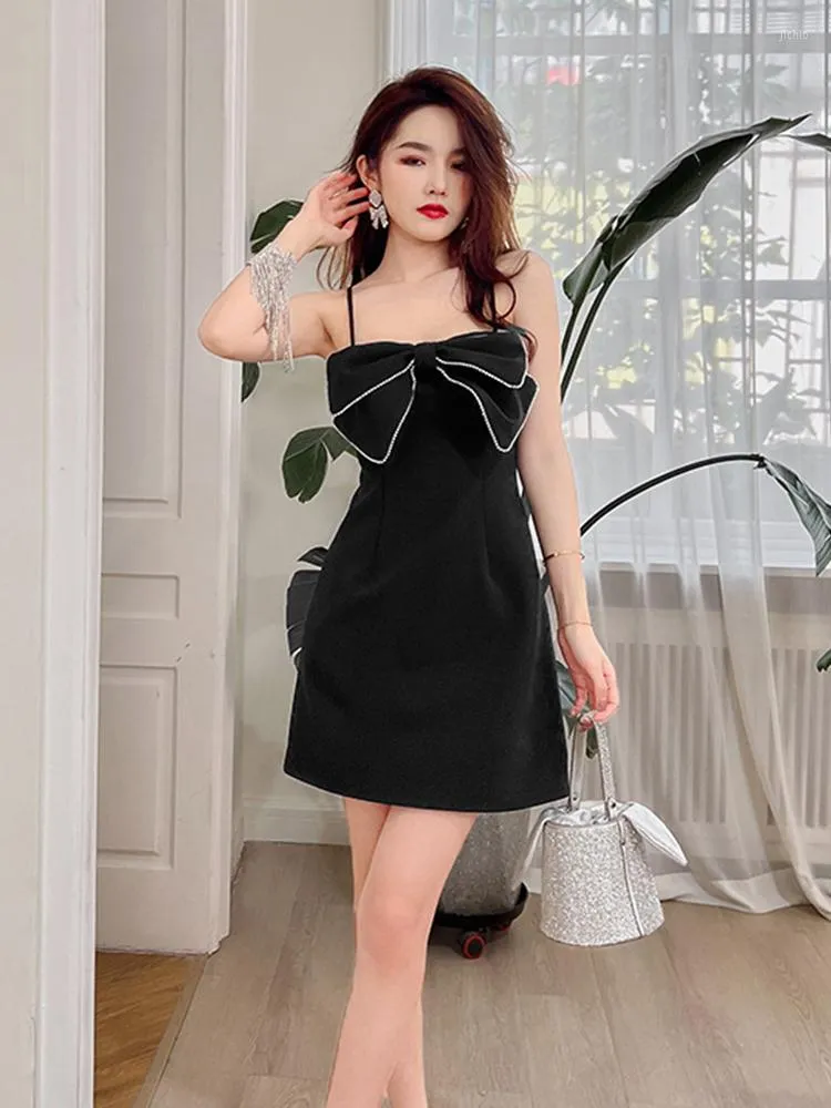white christmas dresses Unique V neck Burgundy Cute Short Ptom Dress Homecoming Dresses MHL035
