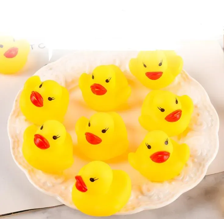 Party Favor Fashion Bath Water Duck Toy Baby Small DuckToy Mini Yellow Rubber Ducks Children Swimming Beach Gifts SN2500