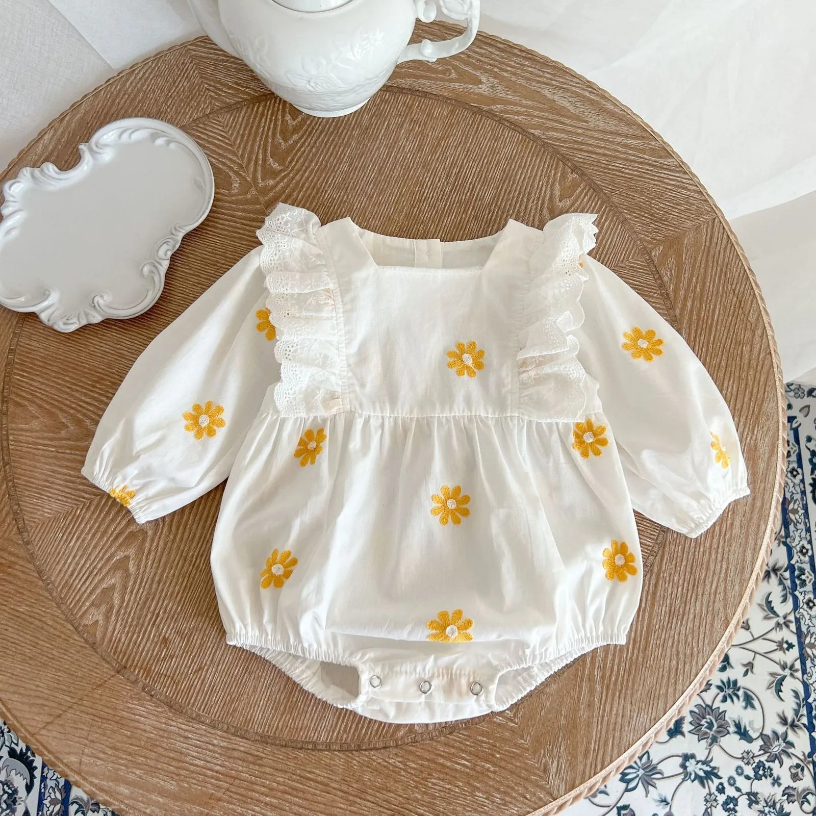 Rompers Baby Clothing Flower Born Girls Bodysuits Långärmad bomullskläder Spädbarn Spring Fall Söt Onesie Costume 230421