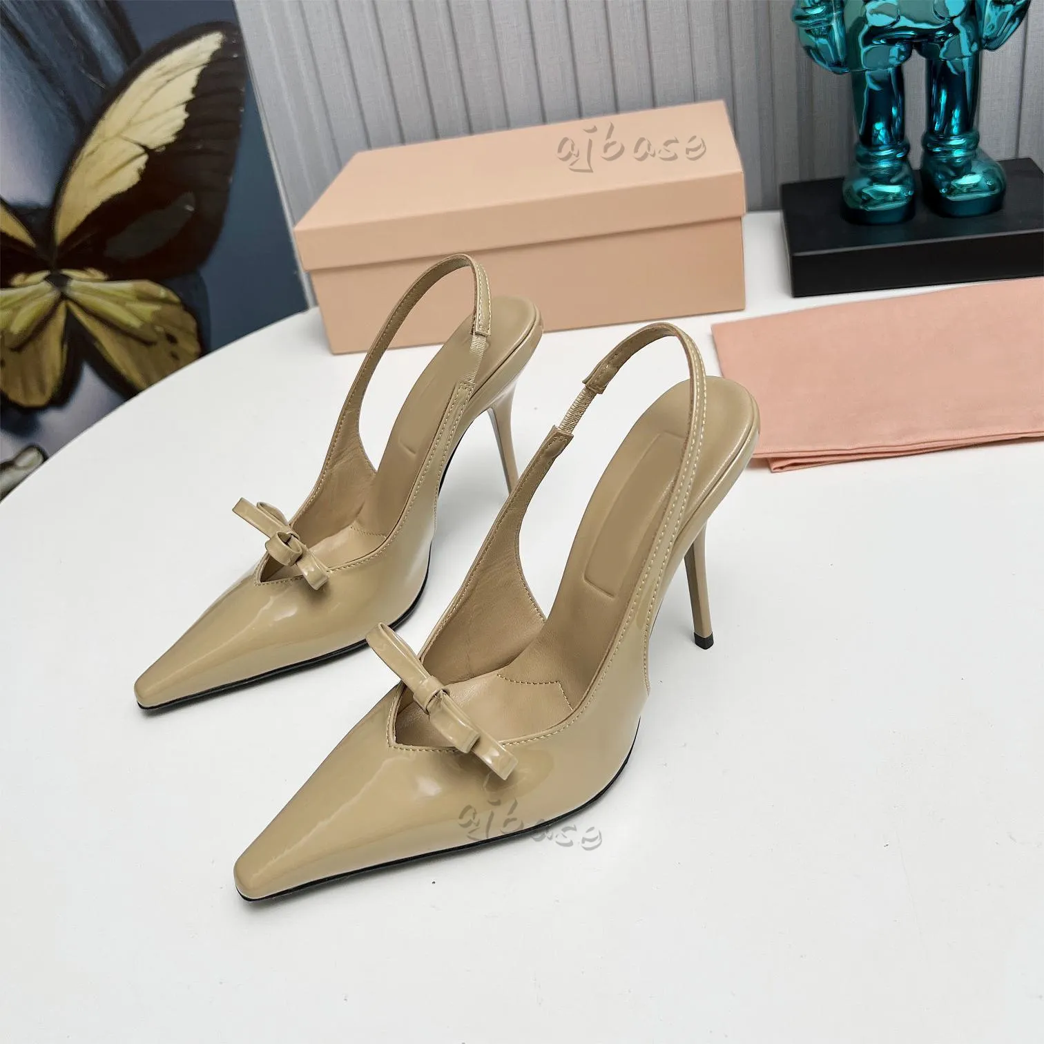 Miui Miui designer sandales patchwork bicolores sont livrées avec des chaussures habillées écharpe élastique papillon à l'extérieur talons hauts mariage à la mode confortable