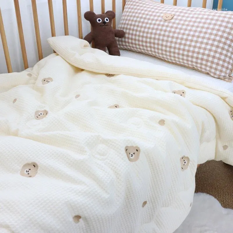 Decken Baby Quilts für Mädchen Jungen Bär bestickt natürliche Waffel Baumwolle Born Tröster Decke Nickerchen Abdeckung Babys