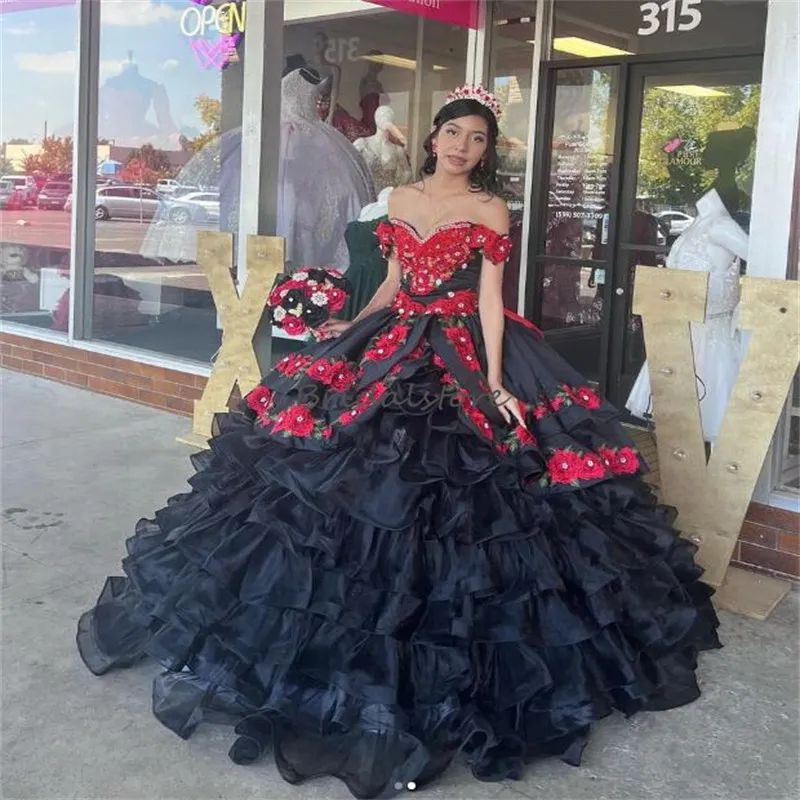 Księżniczka Black Quinceanera Sukienki z kwiatami z ramion Ball Suknia Ball Ruffles 16 Formal imprezowa sukienka Big Bow Baile Charro Vestidos de 15 Quinceanera 2023