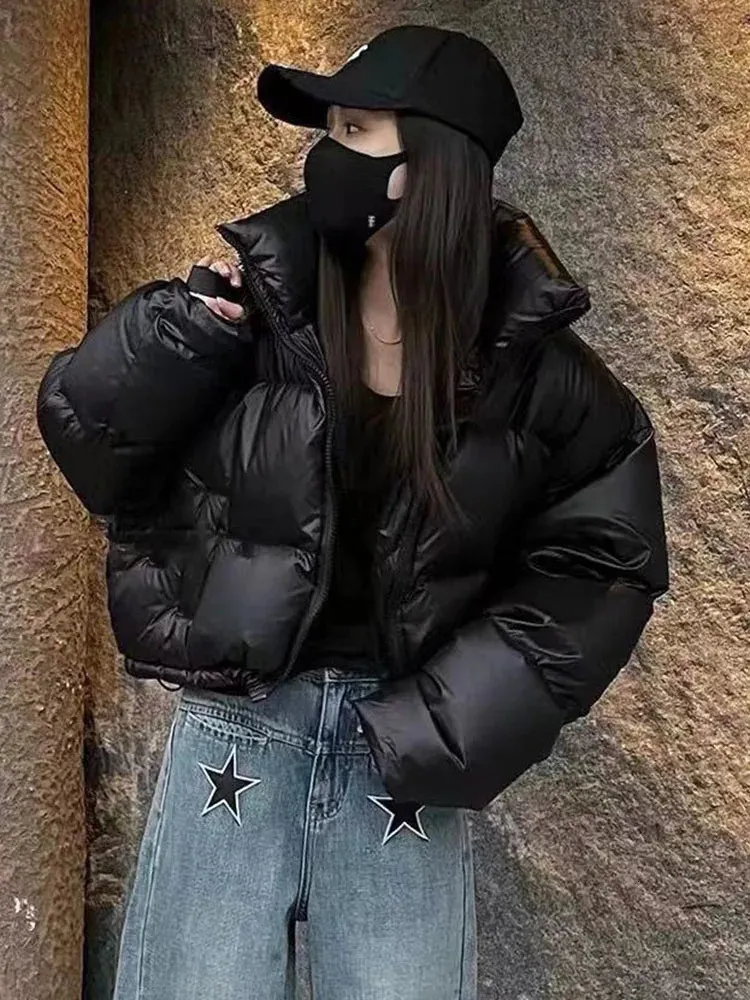 Parkas de plumón para mujer JIAYAN Mujeres gruesas Invierno Cálido Abrigos hinchados sueltos Algodón Acolchado Cuello alto Chaquetas coreanas Moda negra Ropa femenina 231120