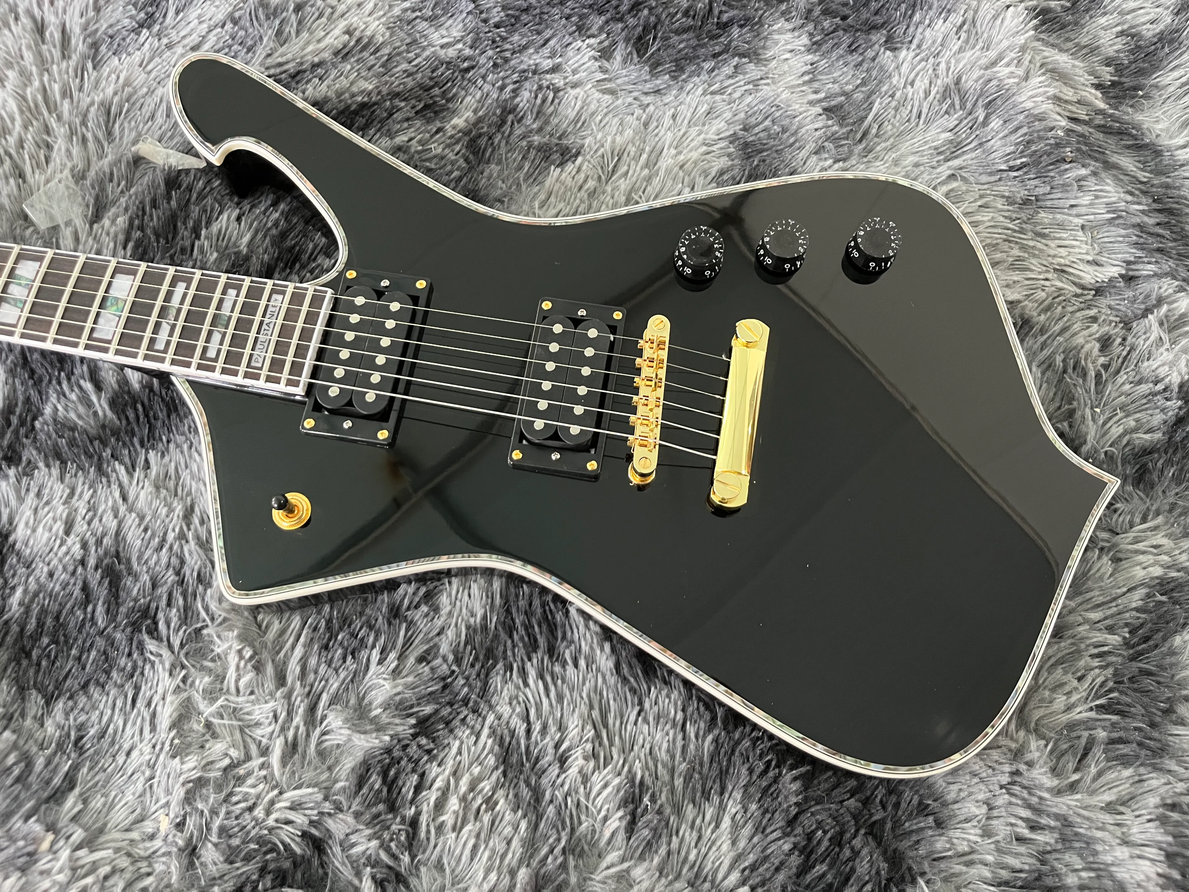 China E-Gitarre Ice Man schwarz und weiß Farbe Gold Hardware Mahagoni Korpus Hals