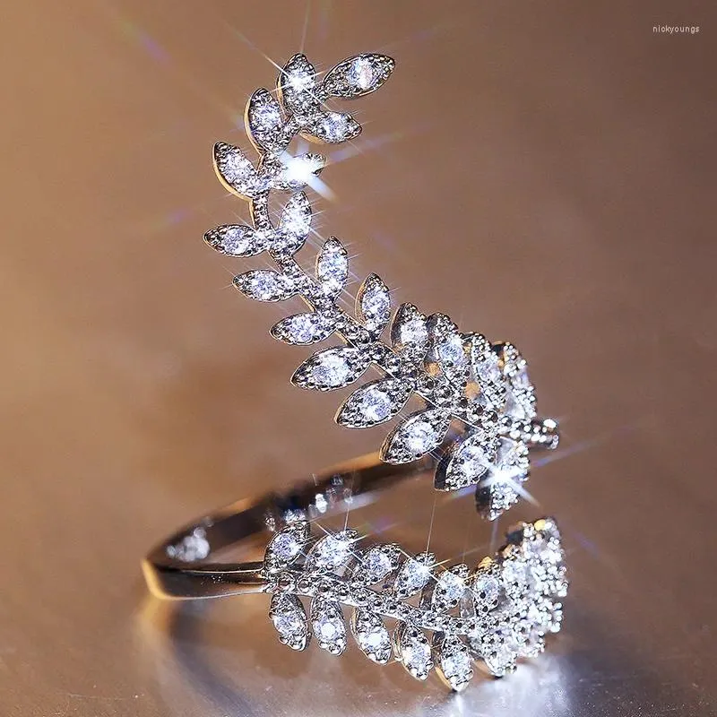 Anéis de cluster Caoshi vendendo fsahion forma de folha anel de abertura para mulheres completa pavimentada brilho cúbico zircônia requintado festa de casamento jóias