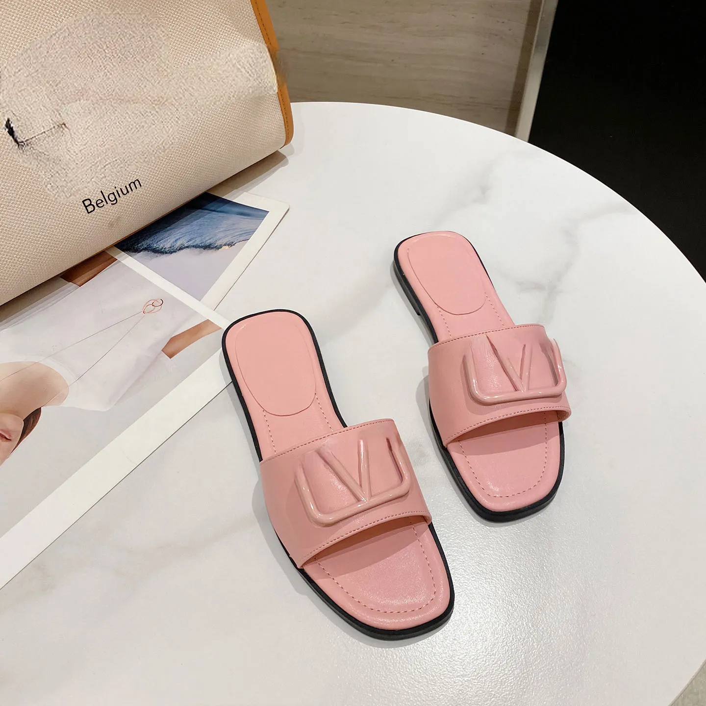 Vt Designer Sandals European and American Large Size Women's Slippers New Slippers Cowhide Texture Flat Slippers Female Casual Shoes Womens Shoes 121