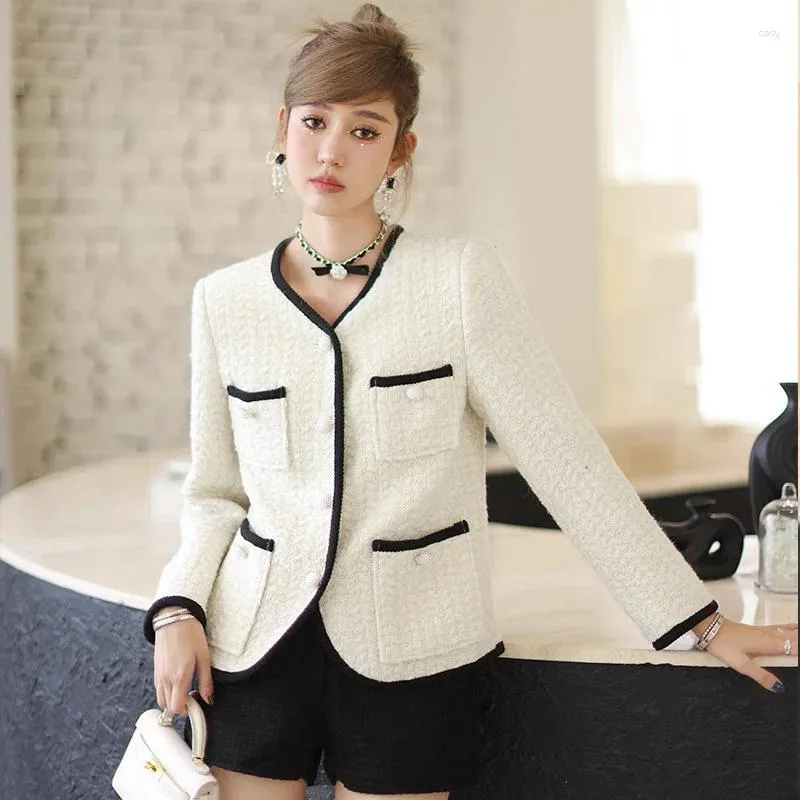 Vestes pour femmes coréennes Mujer courte mode Chaqueta col en V poches Tweed pour femmes manteau de laine blanche automne hiver vêtements 2023