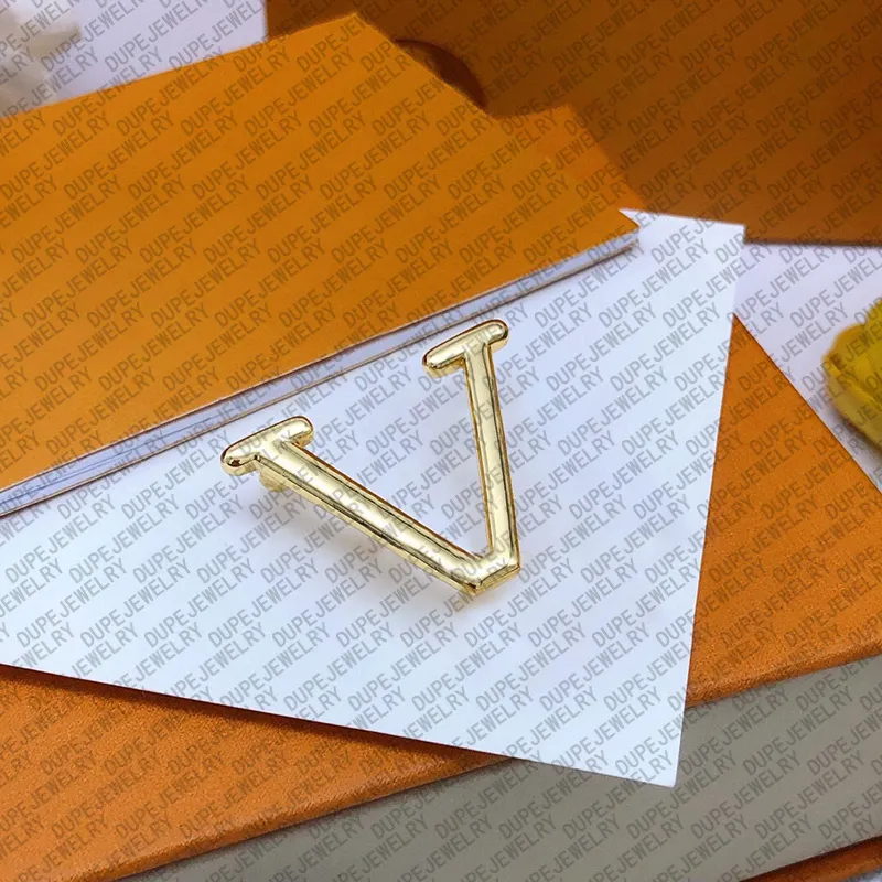 Projektantka złota broszka damska kultowe litery Projekt luksusowy 18 -karatowy złota biżuteria broszki ślubne Walentynki Prezent Wysokiej jakości copys z oryginalnym pudełkiem