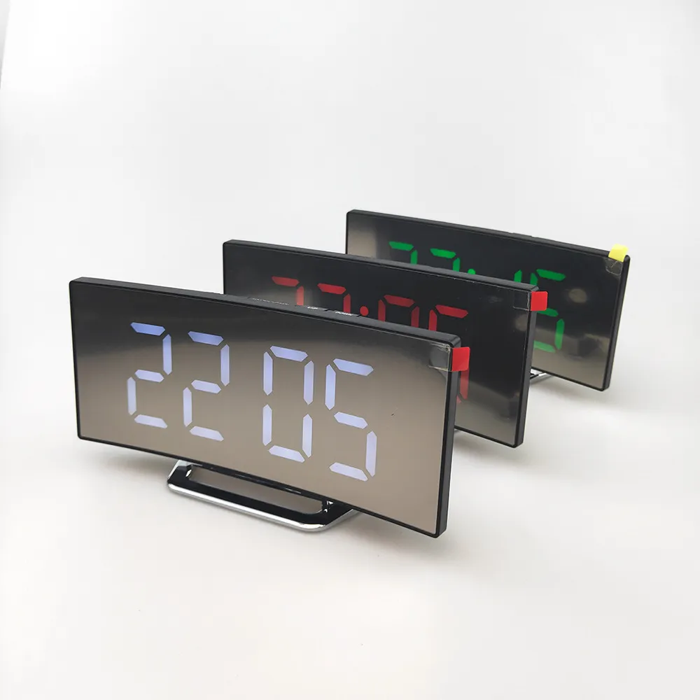 Juldekorationer krökt spegel digital väckarklocka multifunktionell krökt LED -skärm Enkel skrivbordsprydnad för hemmet stort skärm vardagsrum sovrum