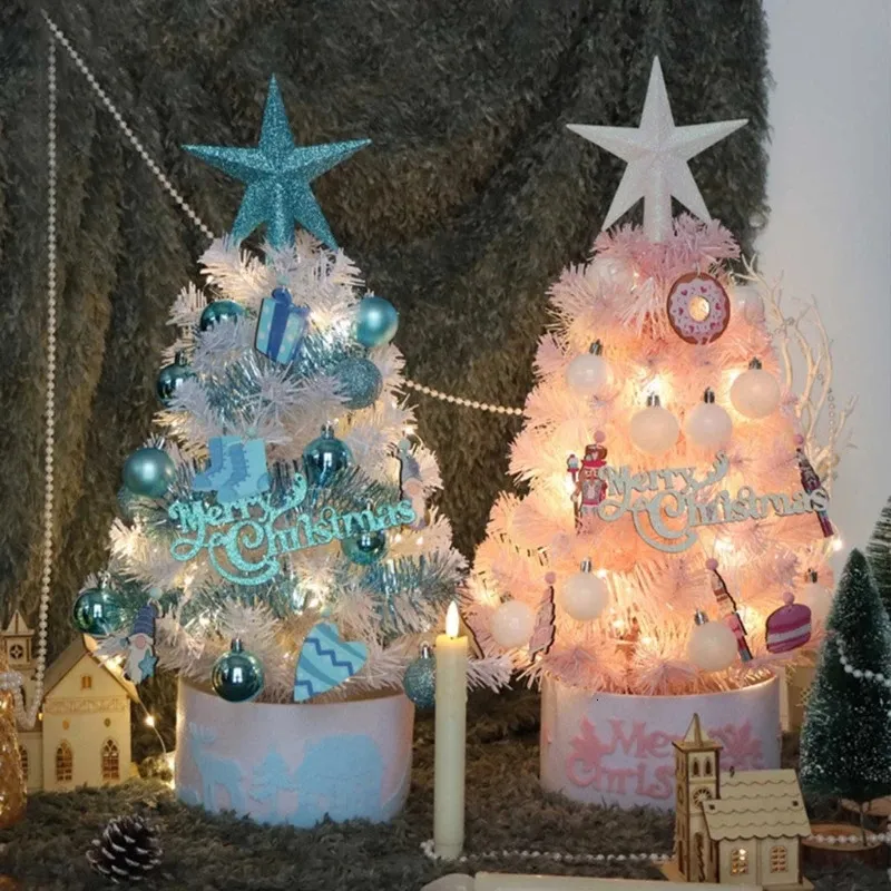 Juldekorationer 1pc mini bordsskiv julgran med ljus och ornament lätt diy dekoration för skrivbordsfestlig gåva dropp 231120