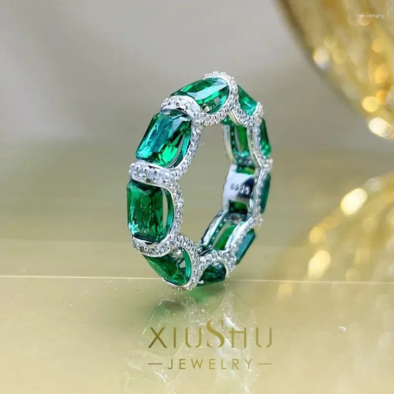 Bagues de cluster 925 Bague en argent Femme Diamant vert Plein à la mode et personnalisé Bijoux de mariage haut de gamme en gros