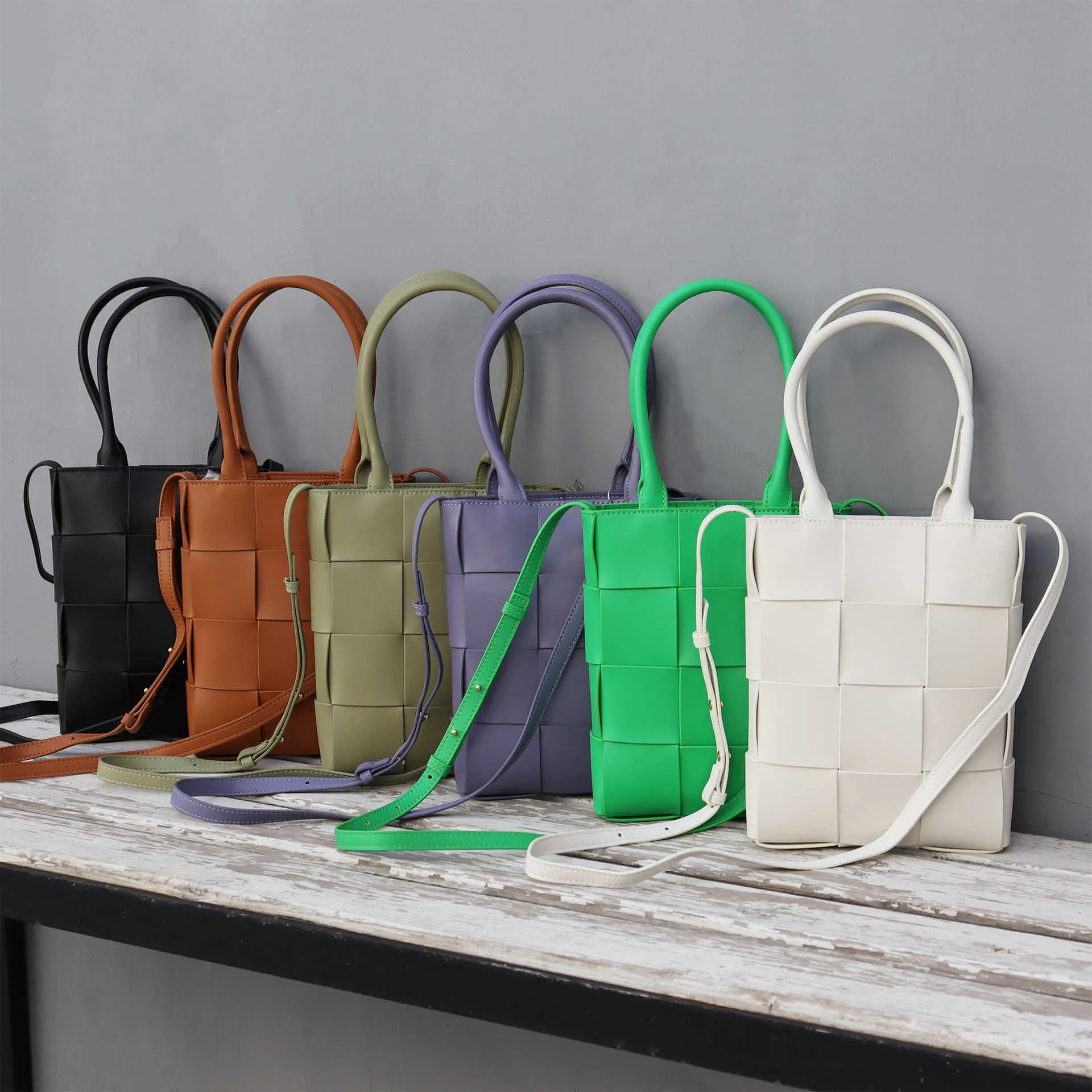 Bottegaly Venettaly Bags Legal 8a Copy Deisgner Online Shop New Small Square Bag Vertical Woven Temperament Leisure Commuter Handbag Fashion and