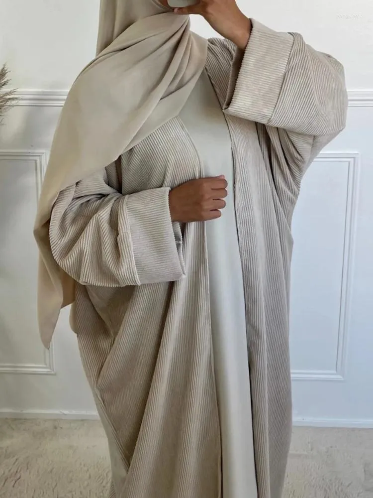 Etnische kleding Eid Open Abaya Kimono Moslim winterkleding Corduroy Fluwelen Abaya's voor vrouwen Luxe Dubai Turkije Islam Outfit Kaftan Hijab