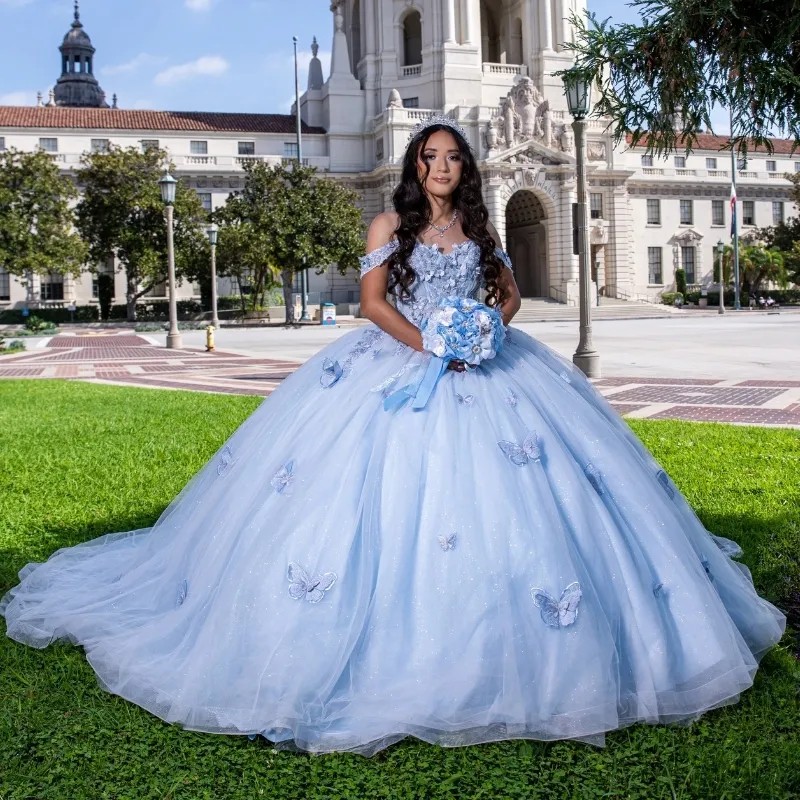 Sky Blue Shiny Sweetheart Off The Shoulder Quinceanera Dress 2024 Ball Gown Sweep Train Bow Pärlor Tulle Princess Party Prom Dress