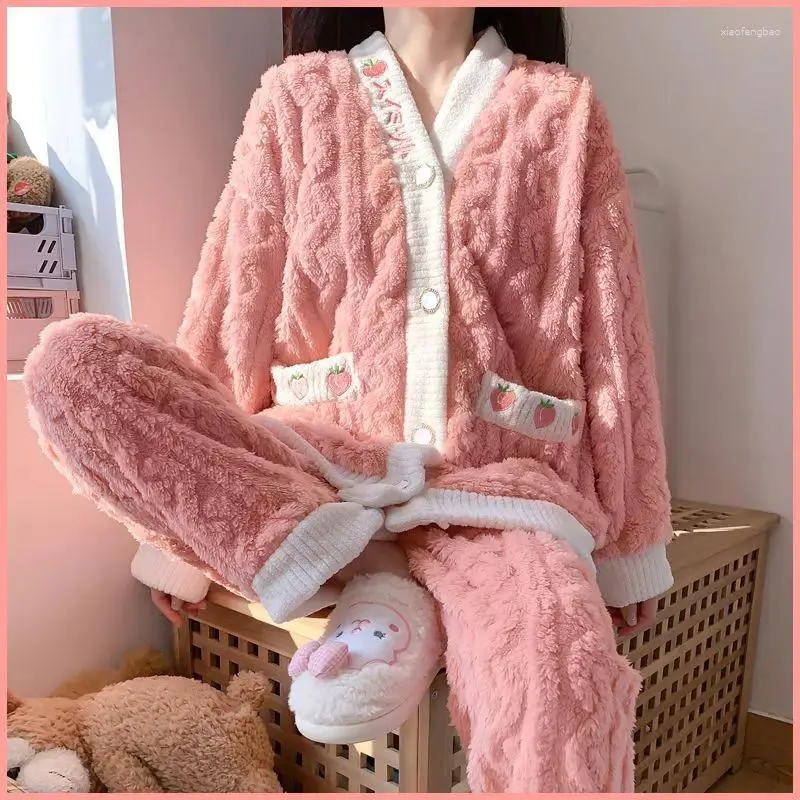 Kvinnors sömnkläder Strawberry Women Pyjamas Set Winter Fleece Velvet 2 Piece Pant Home Suit Fluffy Button Cute Piiama Warm Night Wear