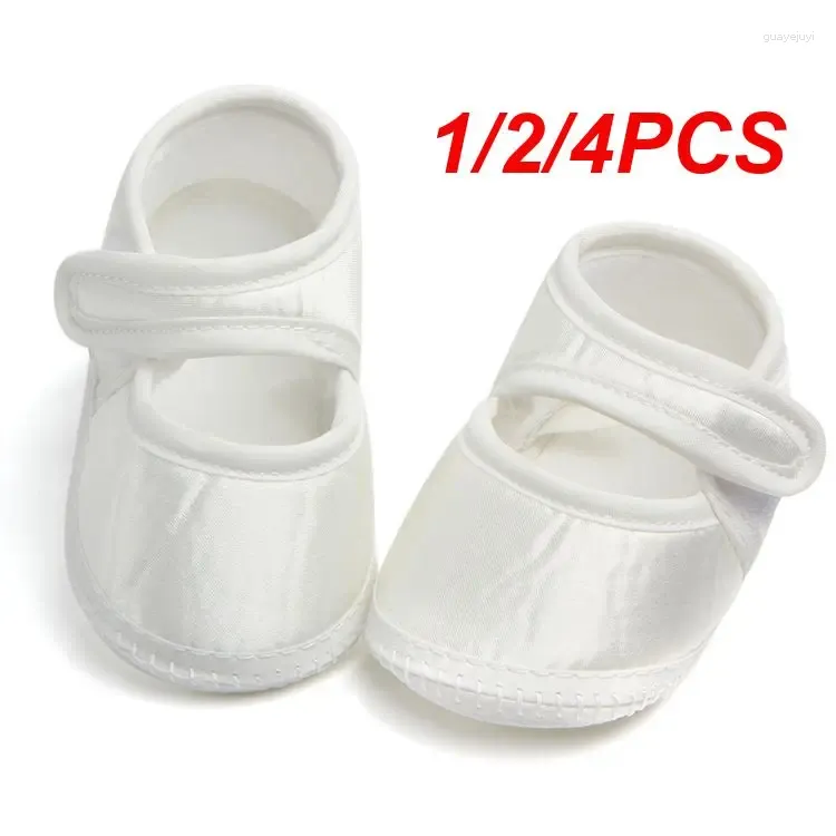 Pierwsze spacerowicze 1/2/4pcs kroki lekkie urodzone dziecko miękkie i wspierające buty do chodzenia niemowlęcia Białe