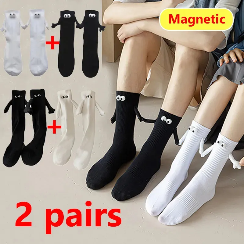 Chaussettes Bonneterie Alobee Harajuku Couple Coton Chaussette 2 Paires Main D'aspiration Magnétique En Noir Blanc Unisexe Tenant La Main Longue 231120