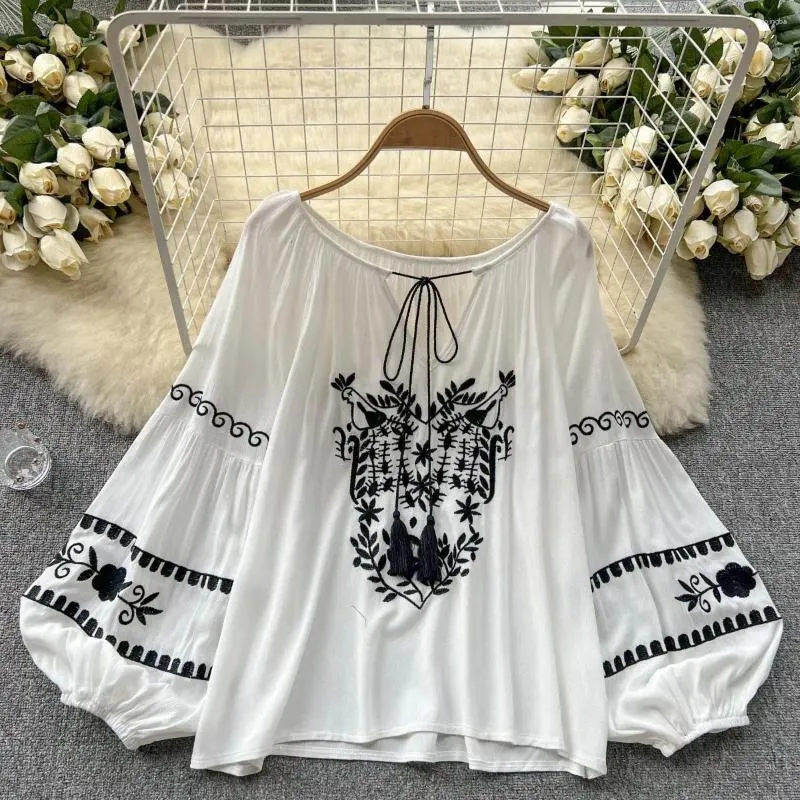 Women's Blouses Cotton Rayon Loose Blusas Boho Casual O-neck Lantern Sleeve Summer Floral Embroidery Blouse Shirt For Women Tops