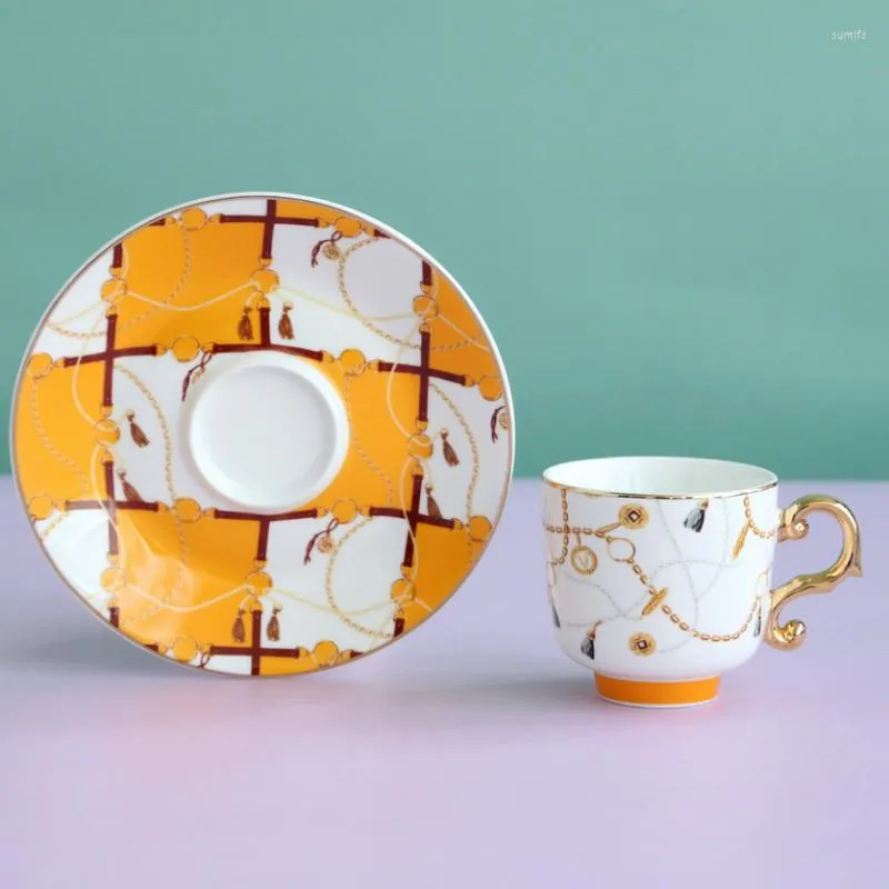 Pucharki spodki Nordic Modern Art Art Pup i spodek Set Luksusowe ceramiki mody Wysokiej jakości Platillo de Taza Kubki