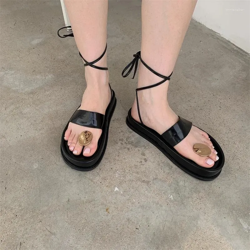 Sandaler 2023 Summer Flat Leaky Toe Women's Ankle Strap Gladiator Shoes Casual Flip-Flops