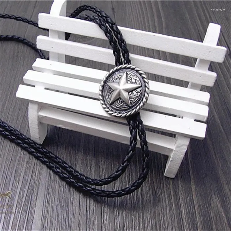 Noeuds papillon Bolo Tie La dernière chaîne de chemise rétro Pentagram Carte ronde Poirot LED Corde Collier en cuir Long Hang