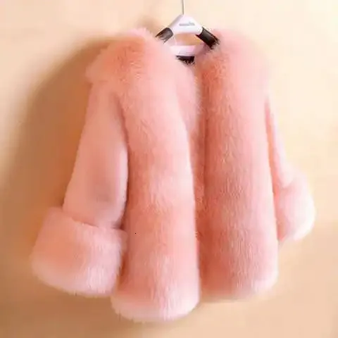 Kurtki Baby Girls Faux Fur Płaszcz Zimowy dzieci z długim rękawem Kurtka świąteczna ciepłe dzieciaki odzież wierzchnia śniegu 231121