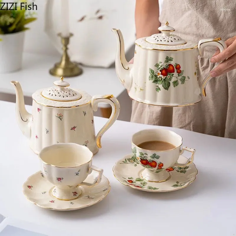 Mugs European Retro Coffee Cup And Saucer Set Afternoon Tea Teapot Dessert Plate Drinking Home Office Ceramic Mug