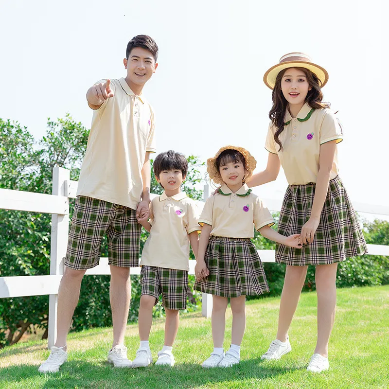 Family Matching Outfits Family Matching Outfits Summer Mom Daugher T-shirts Dress Dad Son T-shirt Shorts Holiday Couple Matching Clothes Student Set 230421