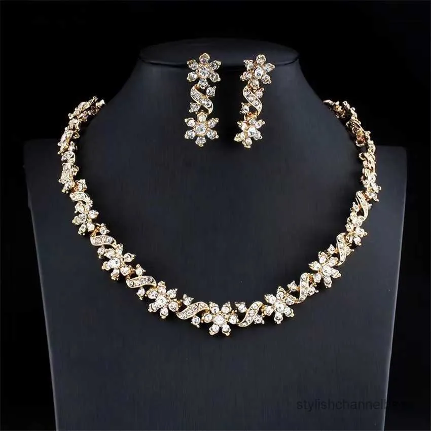 Autres ensembles de bijoux Nouvel ensemble de bijoux plein de collier de boucles d'oreilles en alliage de diamants pour les femmes