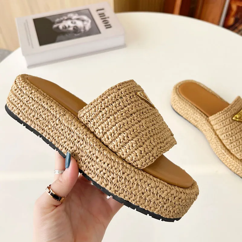 Designer Beach Slippers Raffia Flatform Sandals verfijnde textuur van vrouwen Wedge Heel Verhoogte schoenen Comfortabele slipper