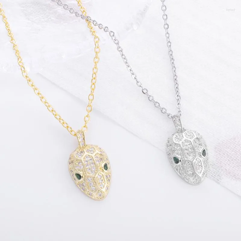 Pendant Necklaces Women Fashion Cute Inlaid Crystal Zircon Copper Python Head Necklace Charm Trend Prom Banquet Jewelry