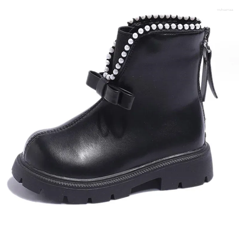 Bottes 2023 Automne / Hiver Chaud Perle Chaîne Filles Princesse Style Britannique PU Cuir Zip Doux Antidérapant Enfants Cheville Noir