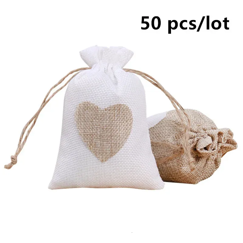 Cadeauverpakking 50 stks/partij hartvorm jute tassen met trekkoord 10x14cm sieraden kleine zakjes bruiloft kerstcadeau pakket zak 231102