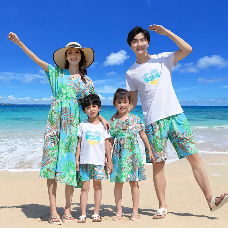 Abiti coordinati per la famiglia Abiti coordinati per la famiglia Spiaggia estiva Abiti per la figlia della madre Papà Figlio T-shirt Pantaloncini Abiti per coppie per le vacanze Madre Bambini Mare 230421