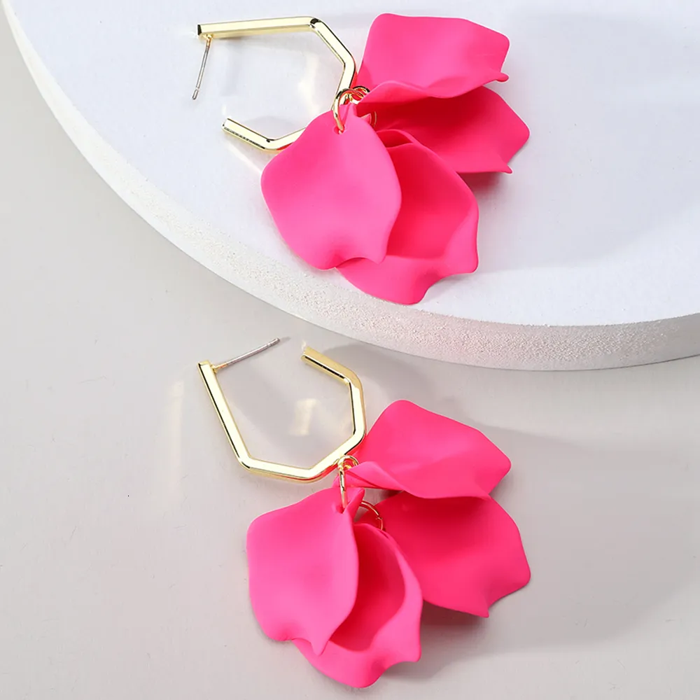 Cuelga la lámpara coreana moda acrílico pétalos de rosa flor cuelga los pendientes para las mujeres tendencia diseño de lujo accesorios de la joyería del banquete de boda