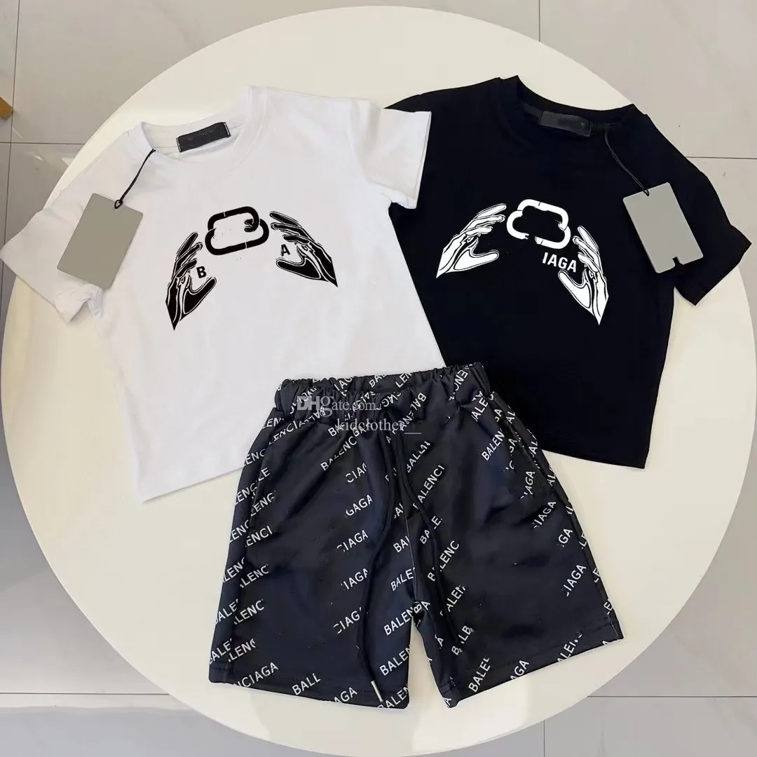 set estivi vestiti per bambini vestiti per bambini maglietta firmata ragazza ragazzo pantaloncini a maniche corte set due pezzi 18 stili marchio di lusso bianco e nero taglia 90-150