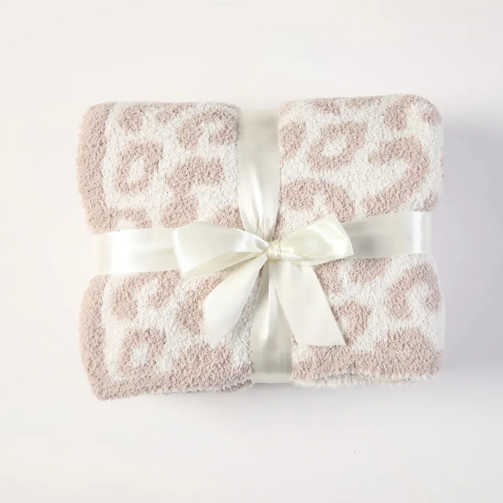 Одеяла Флисовые одеяла с леопардовым принтом Высококачественные флисовые одеяла и диванные одеяла Супермягкое и удобное легкое одеяло 231120