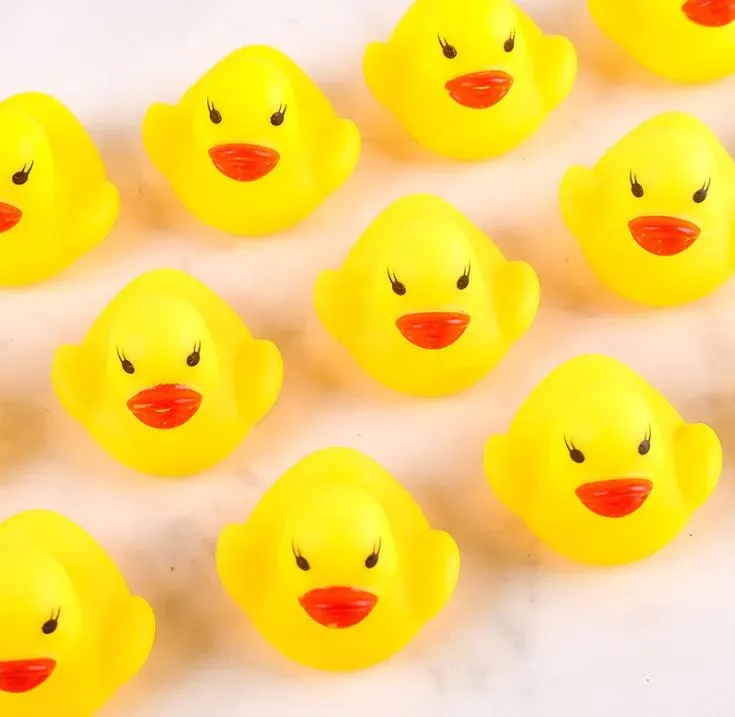 Party Favor Fashion Bath Water Duck Toy Baby Small DuckToy Mini Yellow Rubber Ducks Children Swimming Beach Gifts SN2500