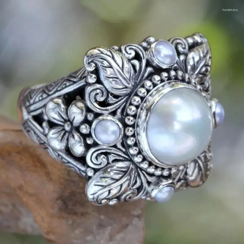 Cluster Ringen Huitan Gesimuleerde Parel Vintage Bloem Vrouwen Antiek Zilver Kleur Elegante Dame Accessoires Fancy Gift Sieraden