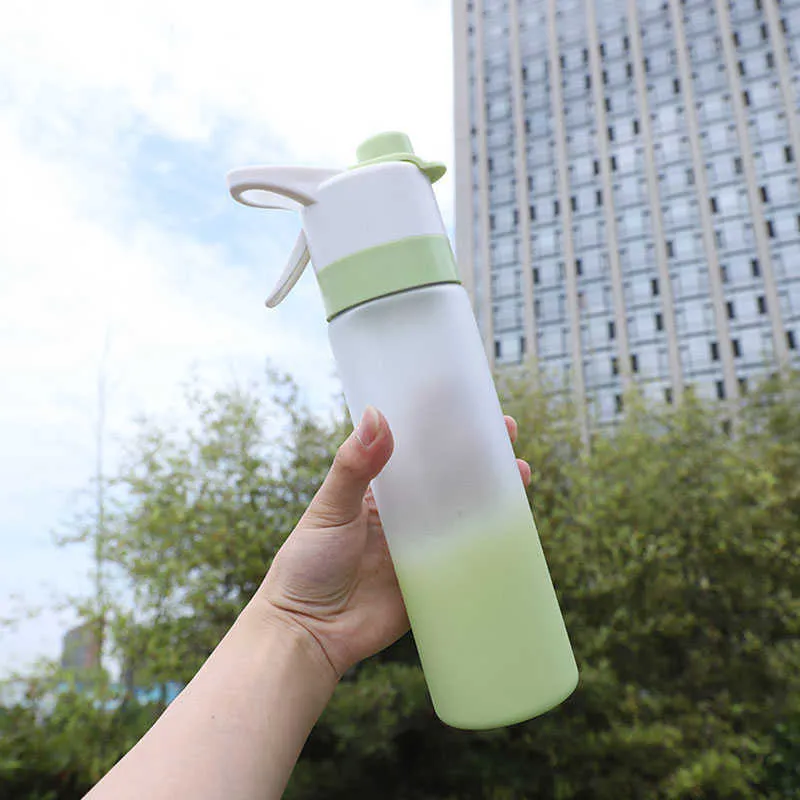 700ml Spray Water Bottle Large Capacity Portable Sport Water Jug