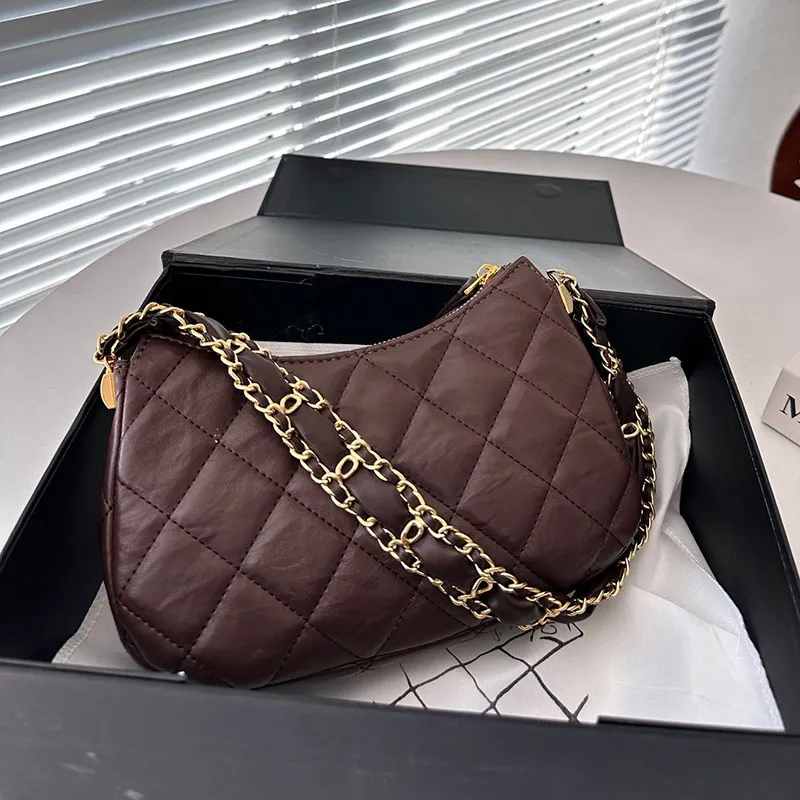 Mulheres elegantes Hobo Matelasse Corrente Couro Acolchoado Hardware Dourado Crossbody Designer Oco Emblema Bolsa de Ombro Clássica Sacache Mala