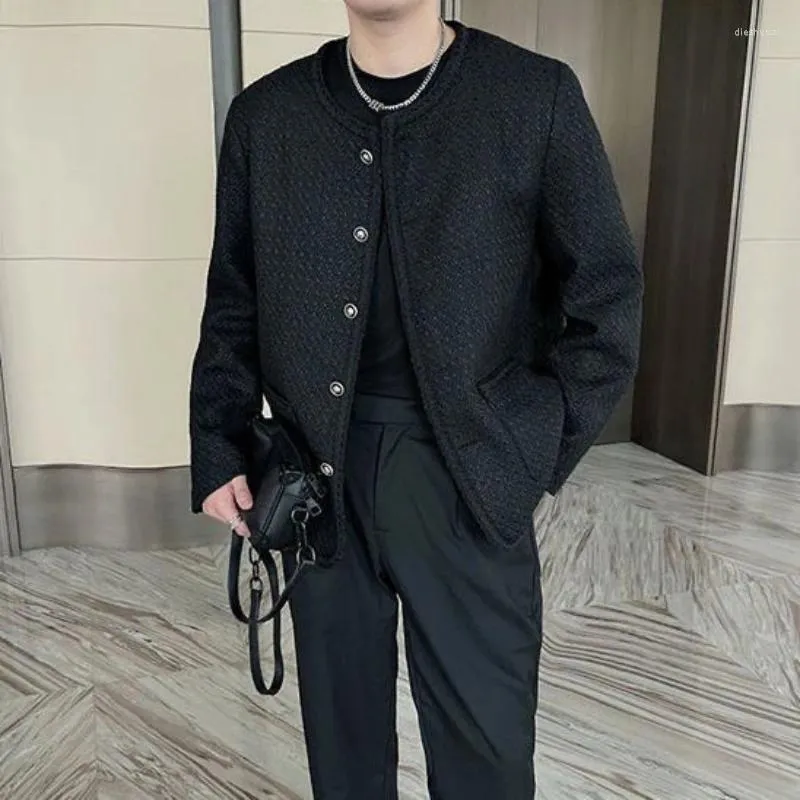 Short top collarless jacket