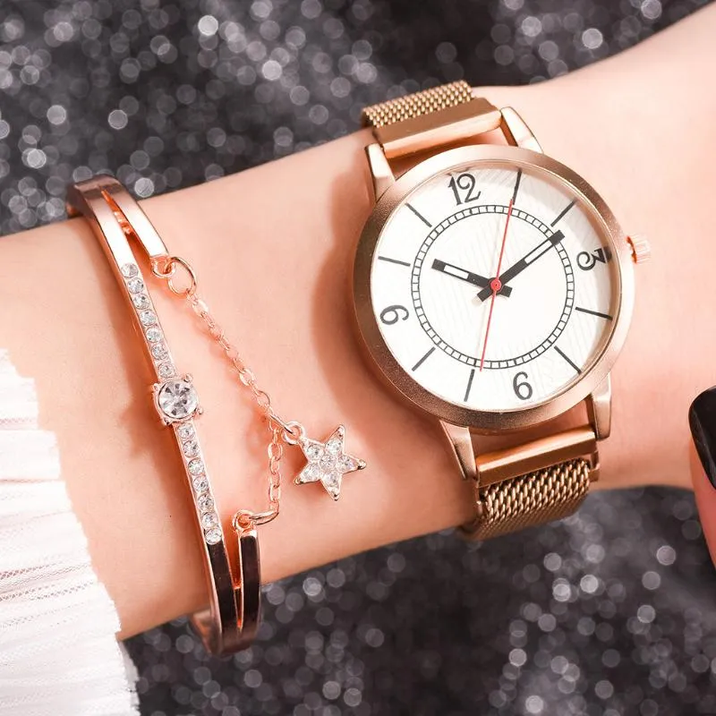 Armbandsur mode små och delikat europeisk skönhet enkel avslappnad armband klockdräkt damer kvarts handledsuppsättning