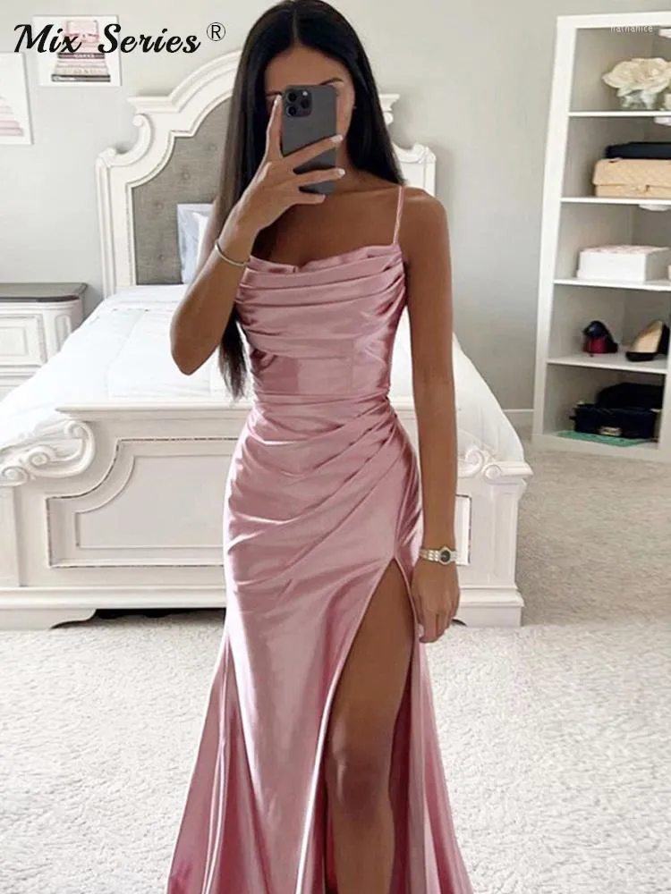 Casual jurken Solid Satin Backless Side Split Maxi Dress Women 2023 Zomer sexy slanke off -schouder ruches bodycon vrouwelijke feestavond