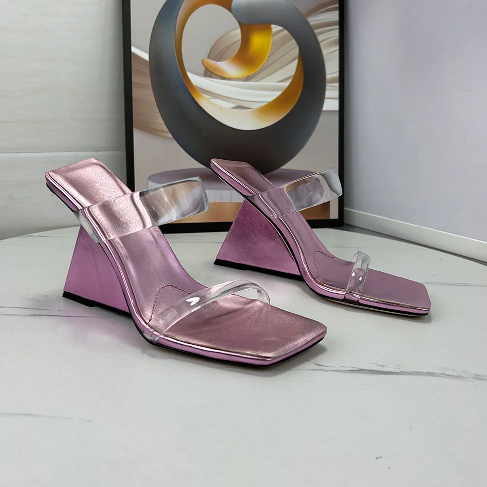 Zapatillas de cuña con punta cuadrada Diapositivas sin cordones de PVC Sandalias con suela de cuero de piel de becerro Mulas para mujer Zapatos de diseñador Calzado de fábrica con caja