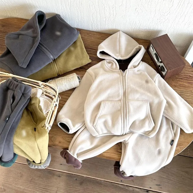 Set di abbigliamento Invernali per neonati e ragazze Ragazzi Caldo in pile completo Felpa con zip Giacca Pantaloni sportivi Tuta per bambini per la scuola Abbigliamento da lavoro per bambini 1-10 anni